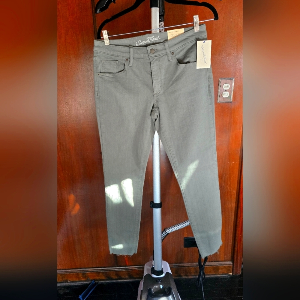 Universal threads nwt size 8